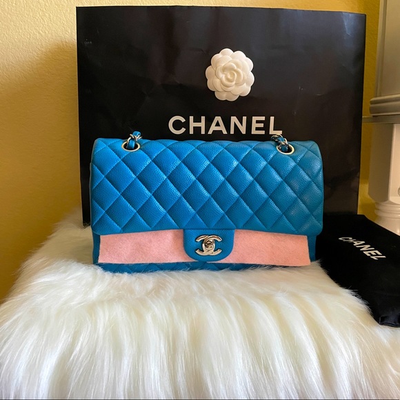 CHANEL Handbags - Auth Medium Chanel